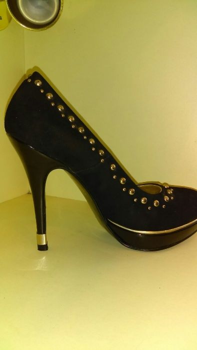 елегантни дамски обувки с висок ток