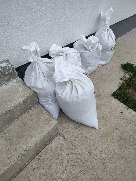 Vând nisip la Sac
