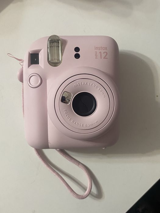 instax mini 12 в розовом цвете