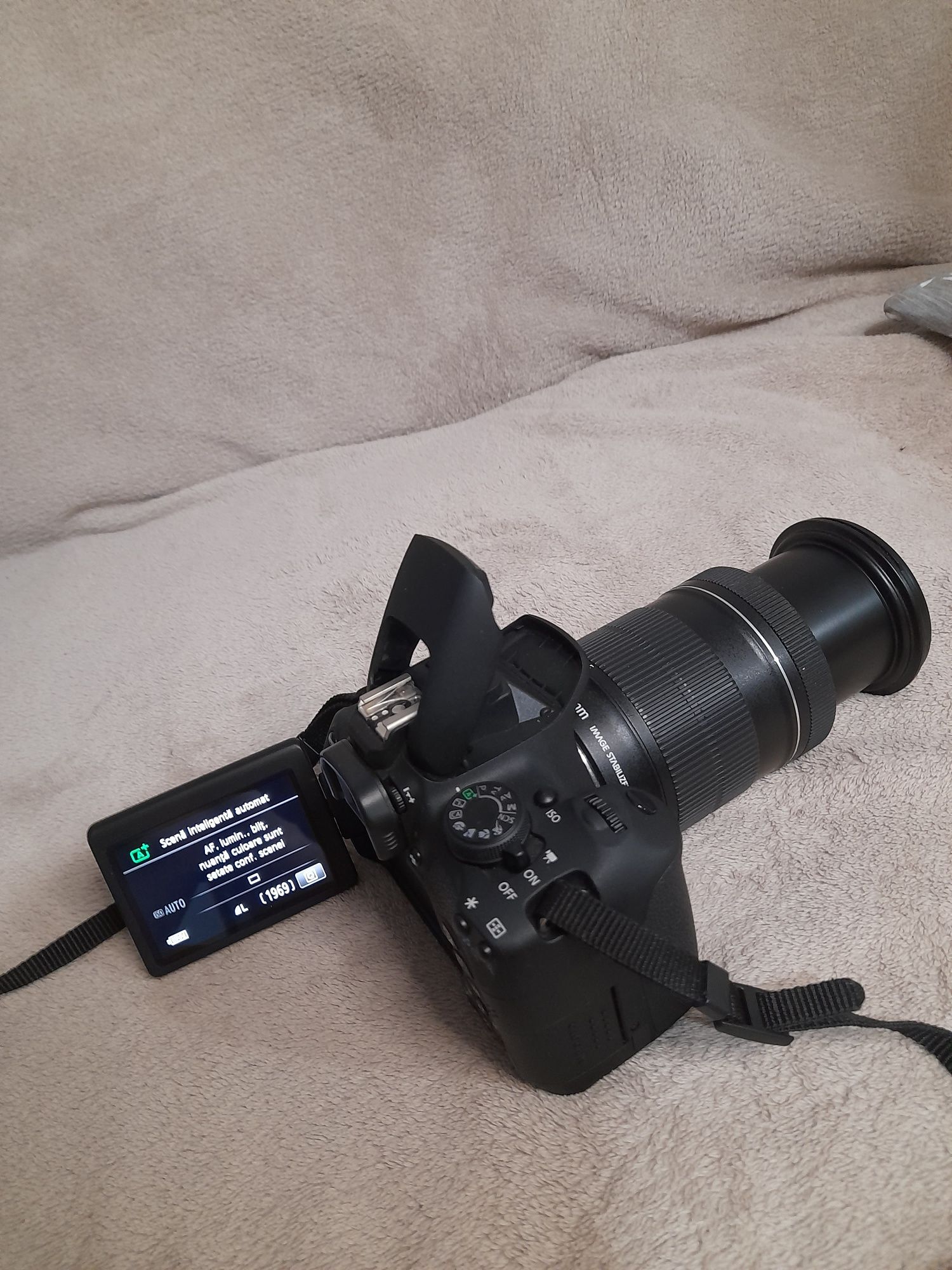 Vând aparat Canon EOS 700D