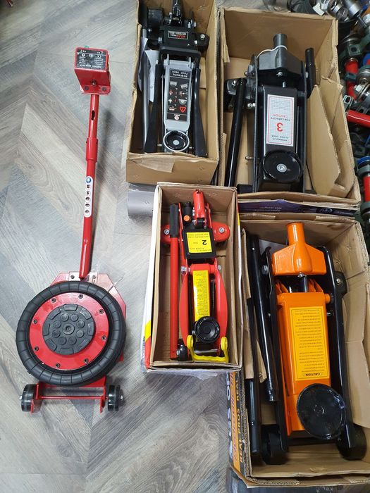Cric crocodil 2T, 2,5T ,3T și cu pernă aer 3T .