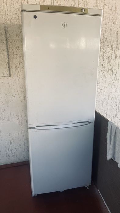 Продам Холодильник в нерабочем сост