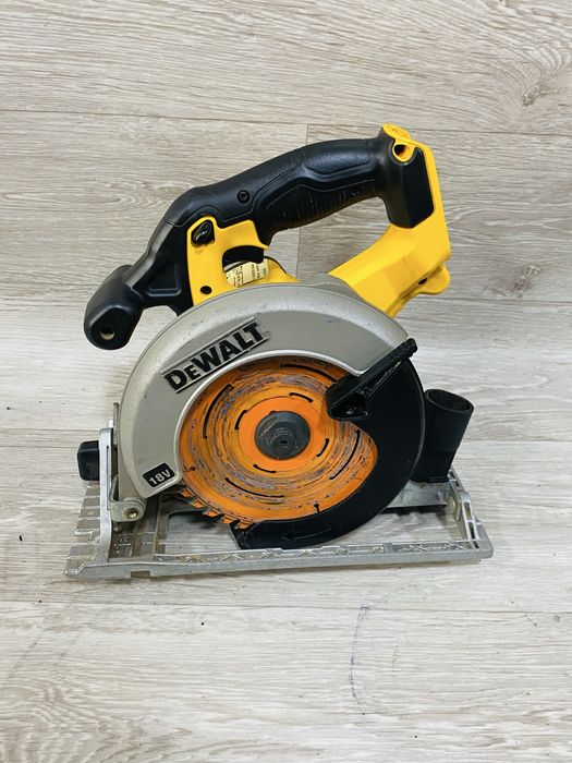 Circular Dewalt DCS391