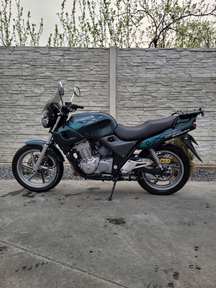 Honda CB 500 1500€