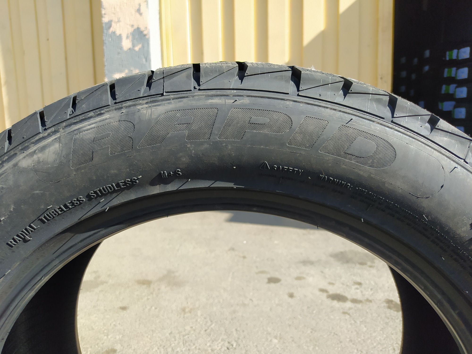 Rapid 245/55R19 Freeze S1