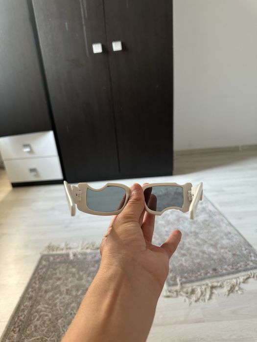 Vand ochelari off white Noi