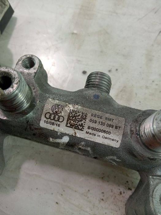 Rampa injectoare 3.0 tdi ctdb 059130089bt Volkswagen VW Touareg gener