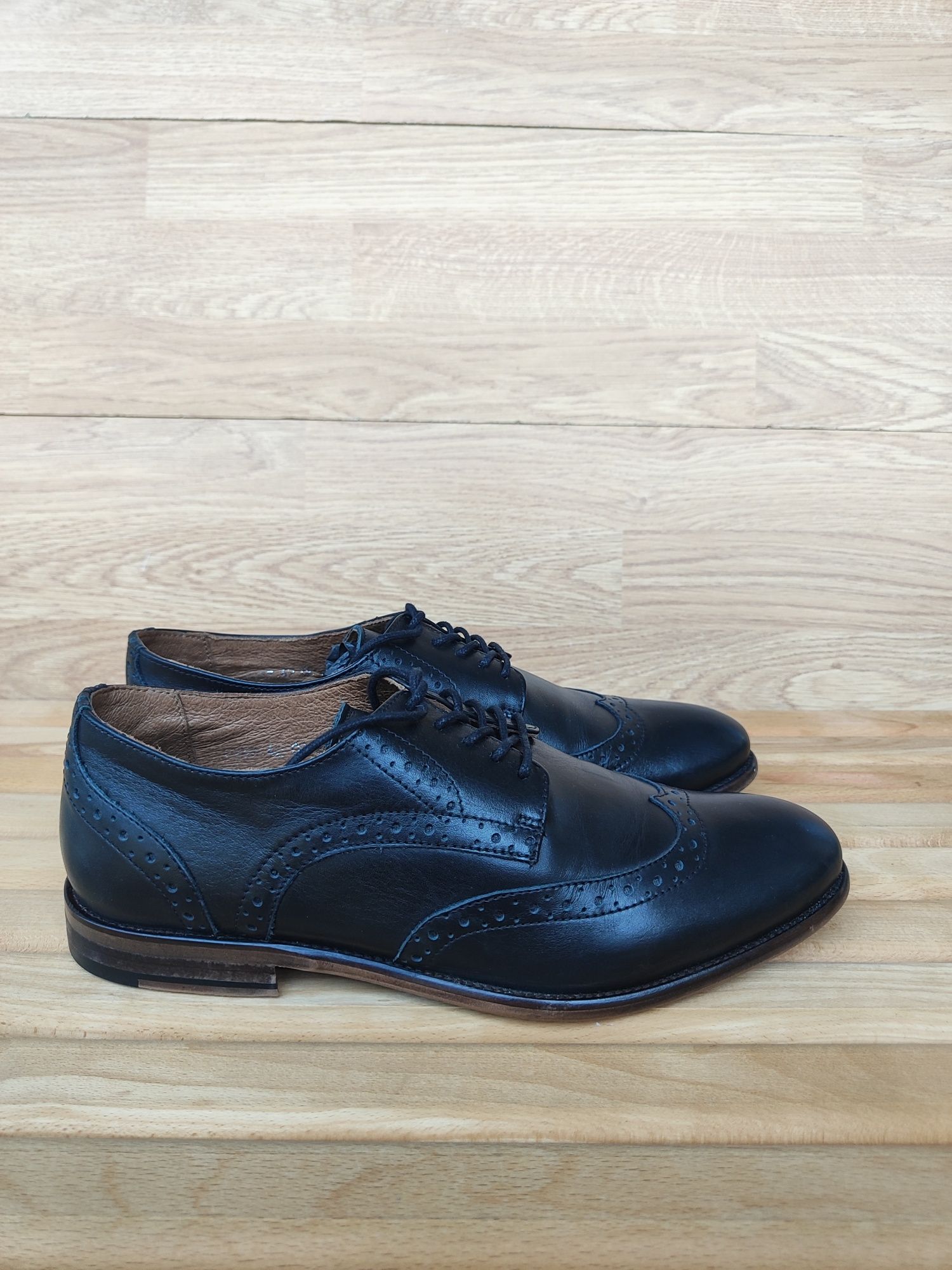 Pantofi eleganți din piele naturală pentru bărbați