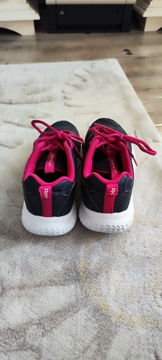 Vand pantofi sport( adidași) Reebok  nr.36