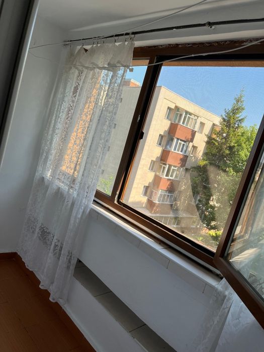 Închiriez apartament