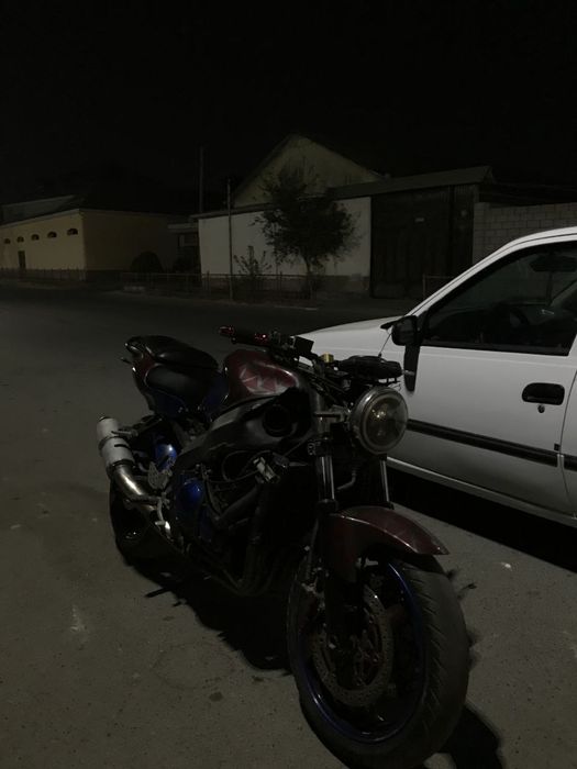 Kawasaki ninja zx636 
2002 
2100$