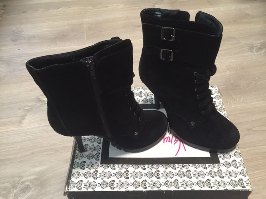 ghete cu toc din piele