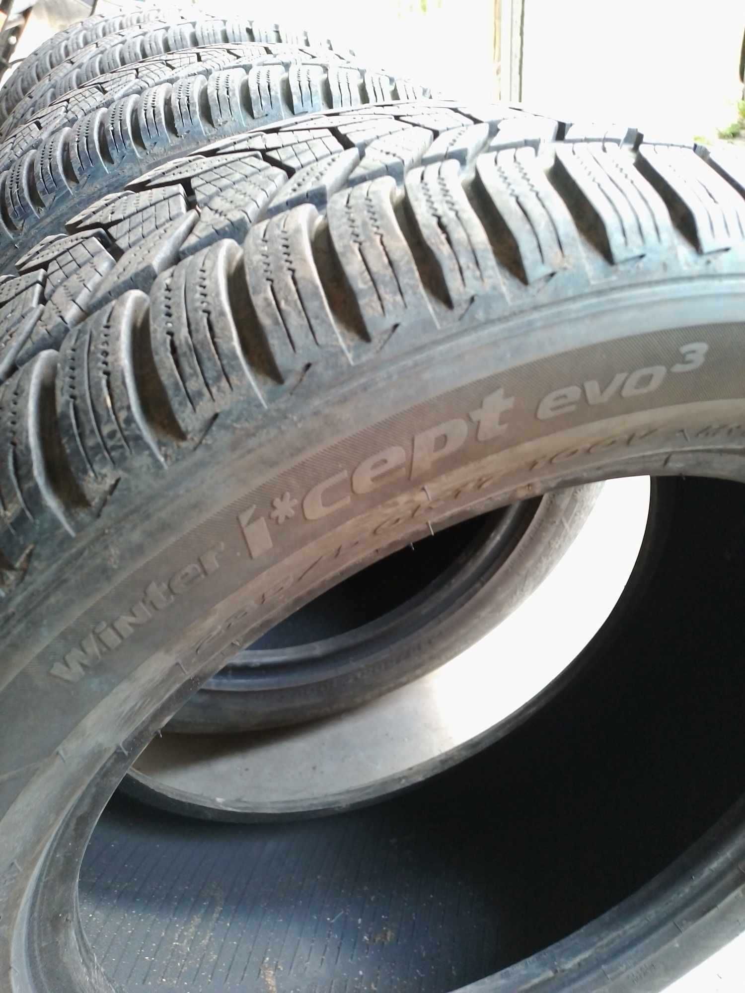 Гуми зимни Hankook 235/50/R17