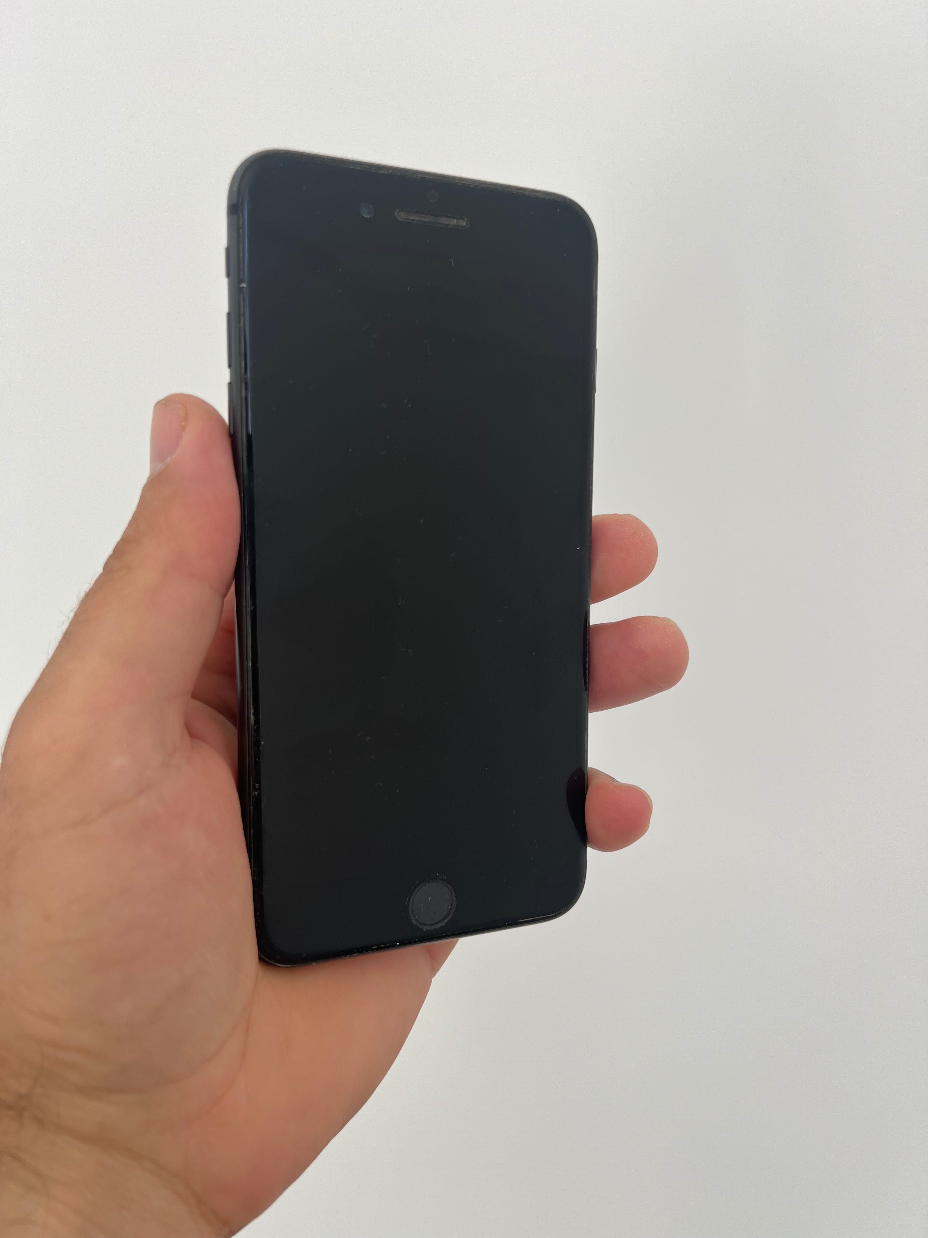 De vânzare telefon mobil iPhone 8 plus  60gigabit în stare bună