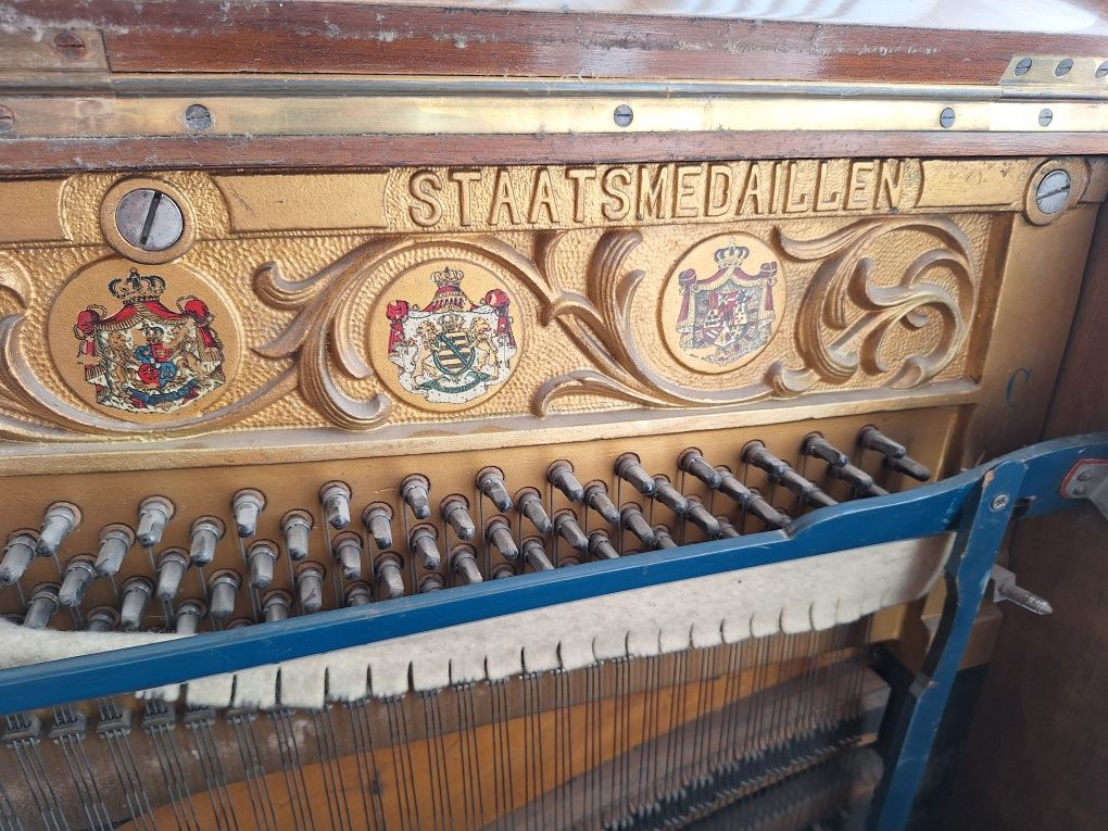 Pianio August Forster