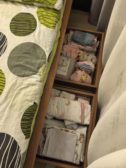 Легло+матрак+нощни шкафчета