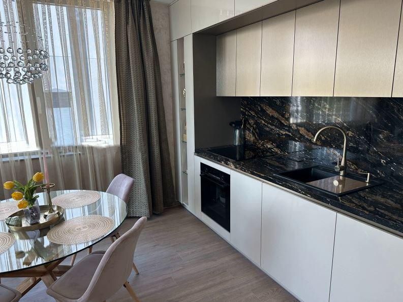 Дава се под наем Двустаен апартамент в Варна, Чайка - 66 кв.м за 1100 € - Снимка #2