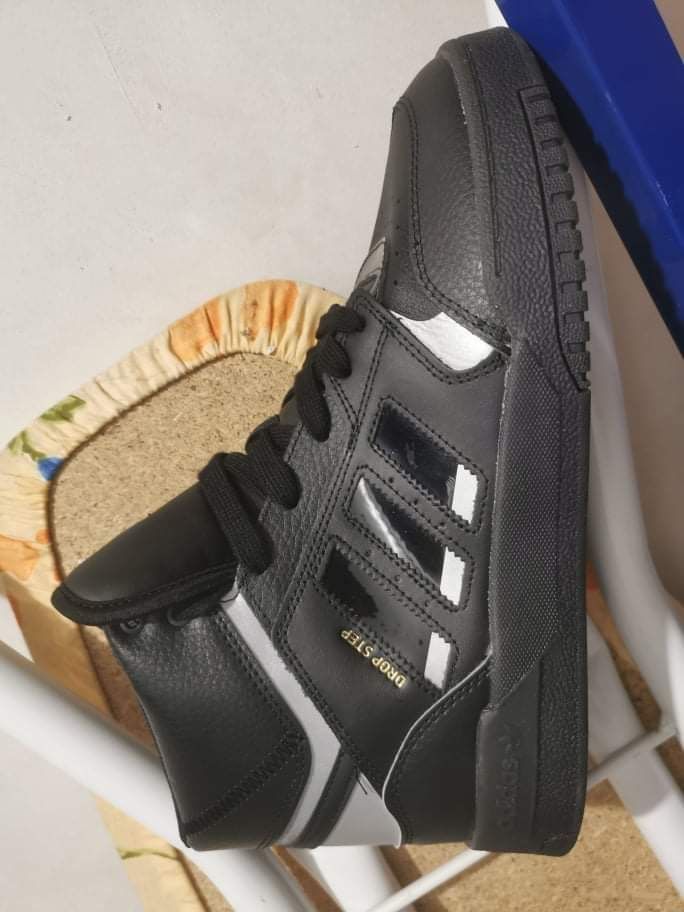 Обувки Adidas