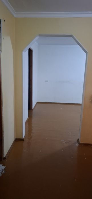 Продаю квартиру Яшнабадский р-он Авиасозлар-3 кирпич 3-ком 4-этаж 4-эт