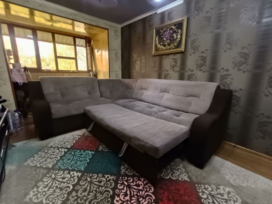 Продаю диван. В нормальном состояние. По вопросам звоните.