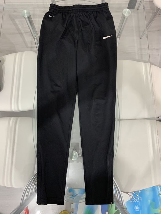 Оригинални долнища на Найк