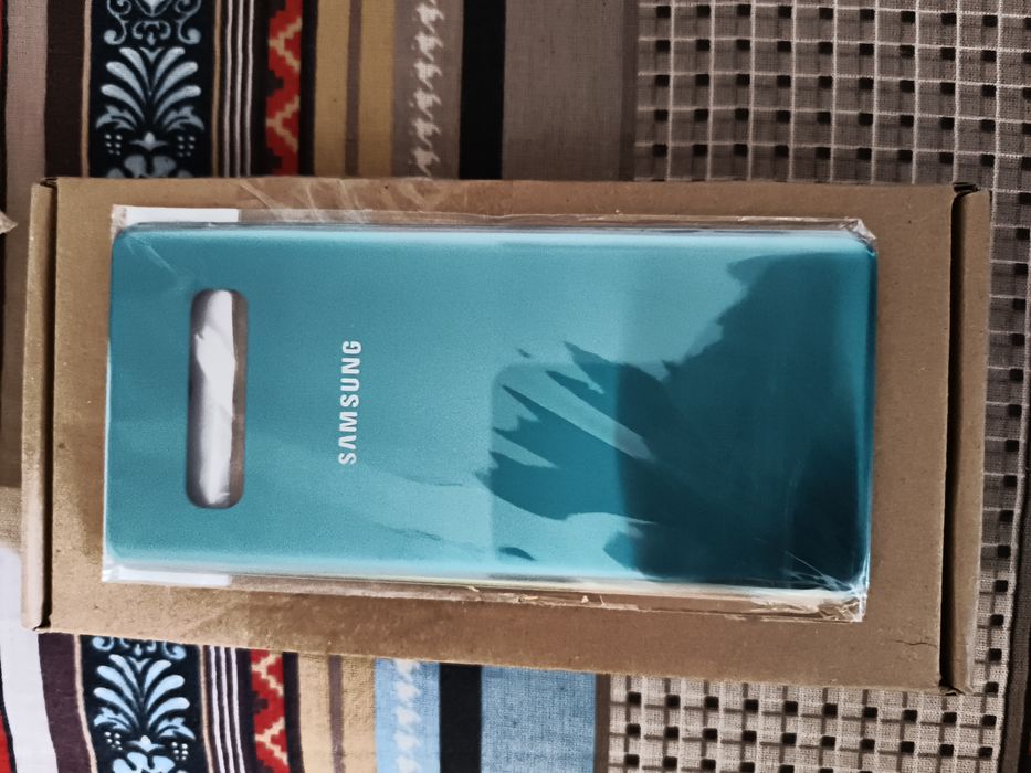 Продам крышку Samsung S10 plus