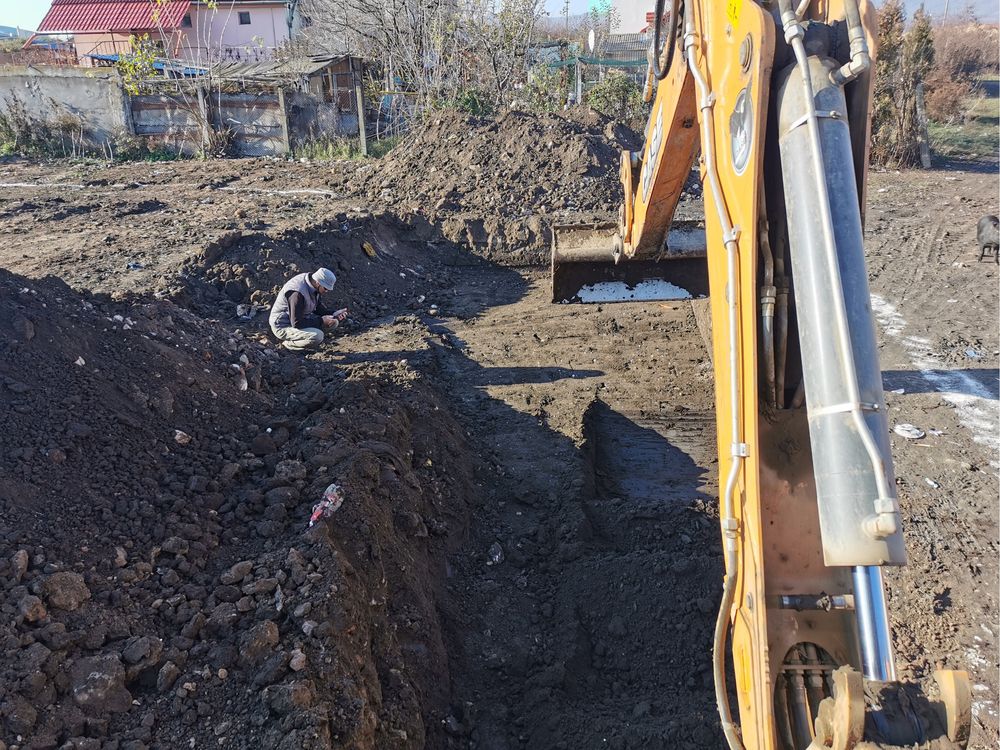 Inchiriez Buldoexcavator ( 16 ani experienta)
