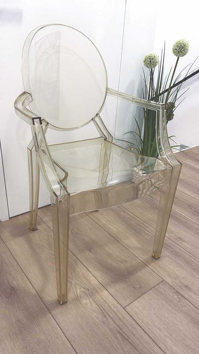 Столове 3 броя Louis Ghost от Kartell.