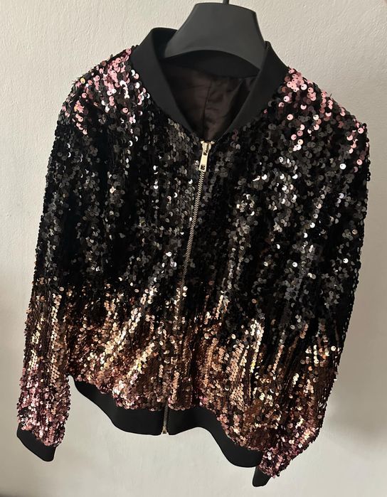 Яке - бомбър с пайети