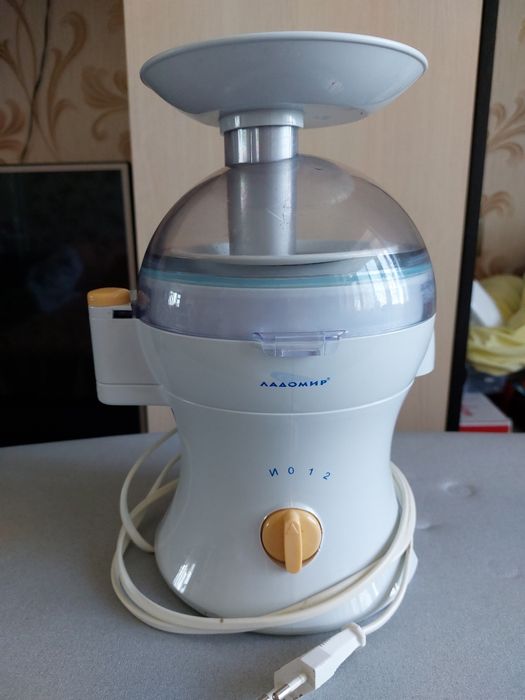 Соковыжималка "Ладомир"