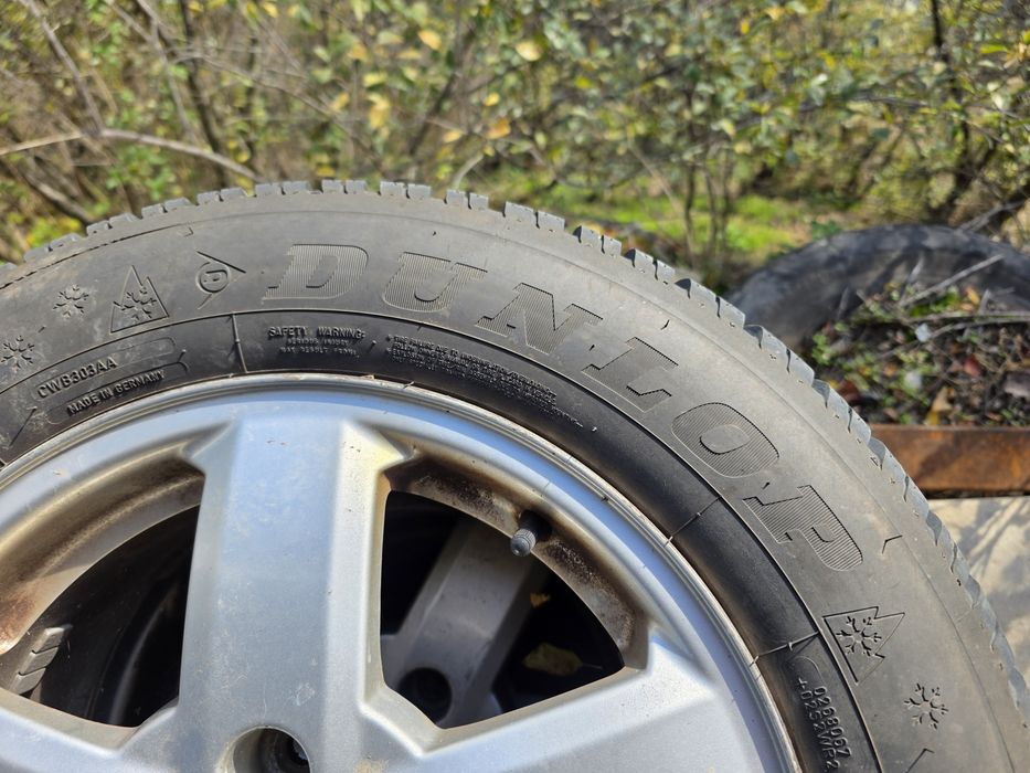 195 65 15 Dulop ЗИМНИ с джанти 5х100