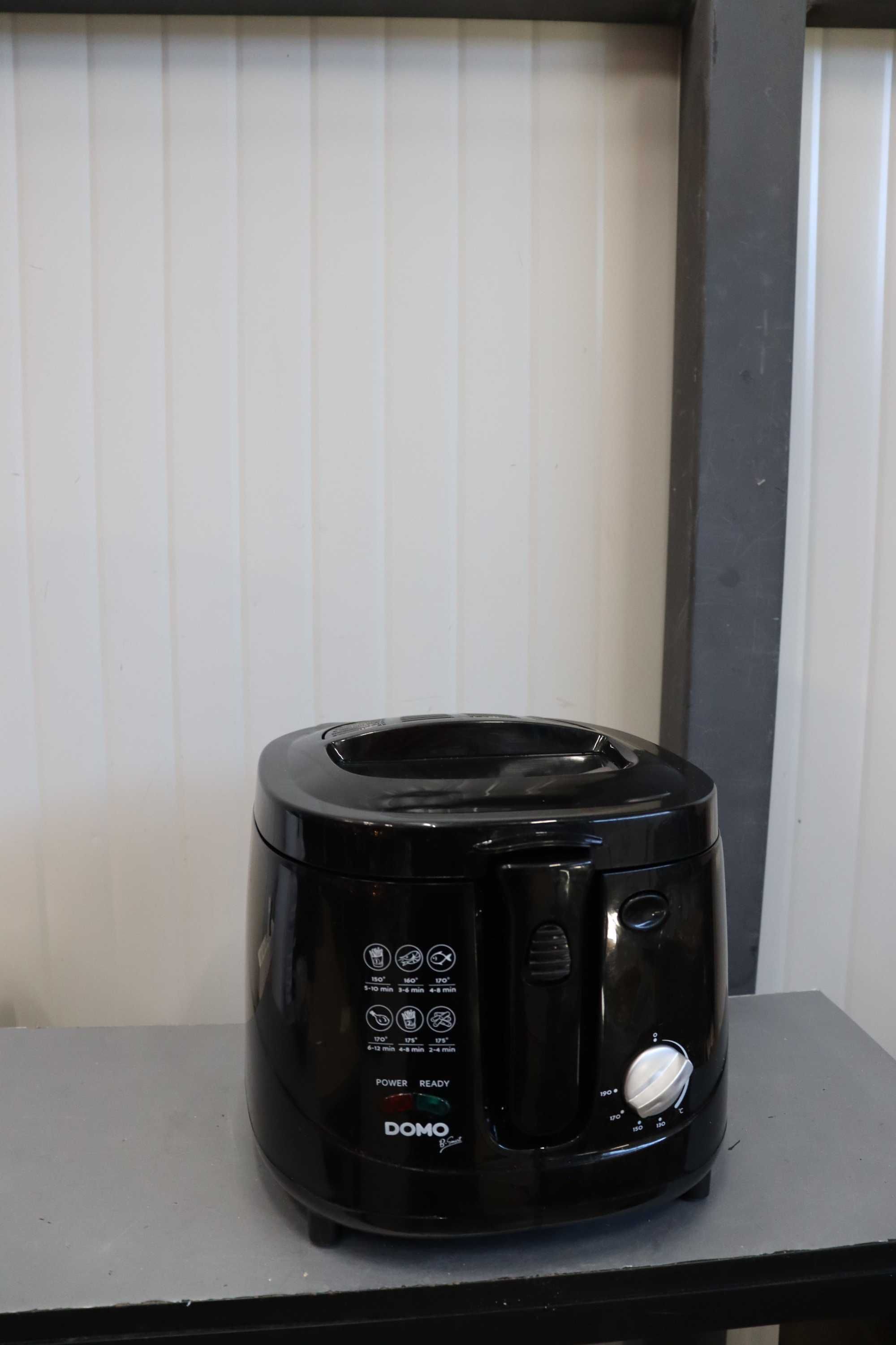 Domo DO-461FR черен фритюрник 2,5 L