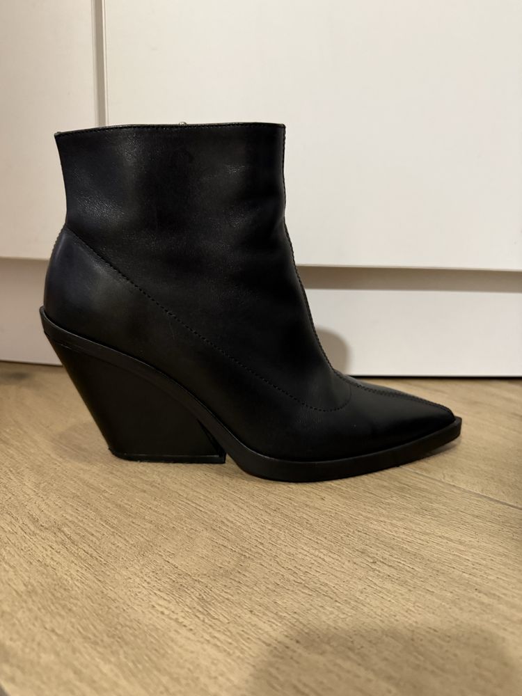 Дамски ботуши Zara  38 естествена кожа, каубойски стил