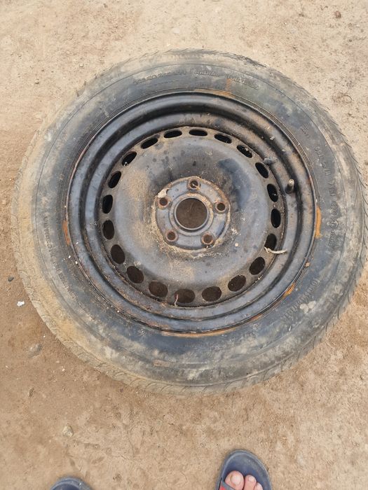 Roti de rezerva pe 15 și 16