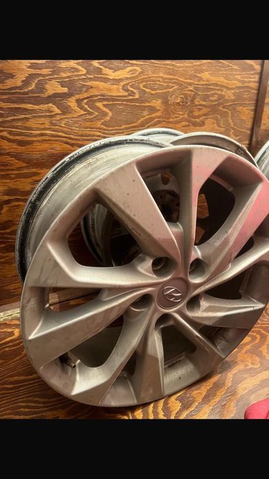 Продам диски R 18 на Hyundai tucson 2020 зимн резина в подарок б/у