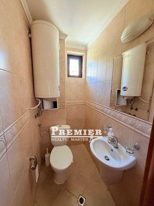 Тристаен апартамент с гледка към морето на 300 метра от плажа