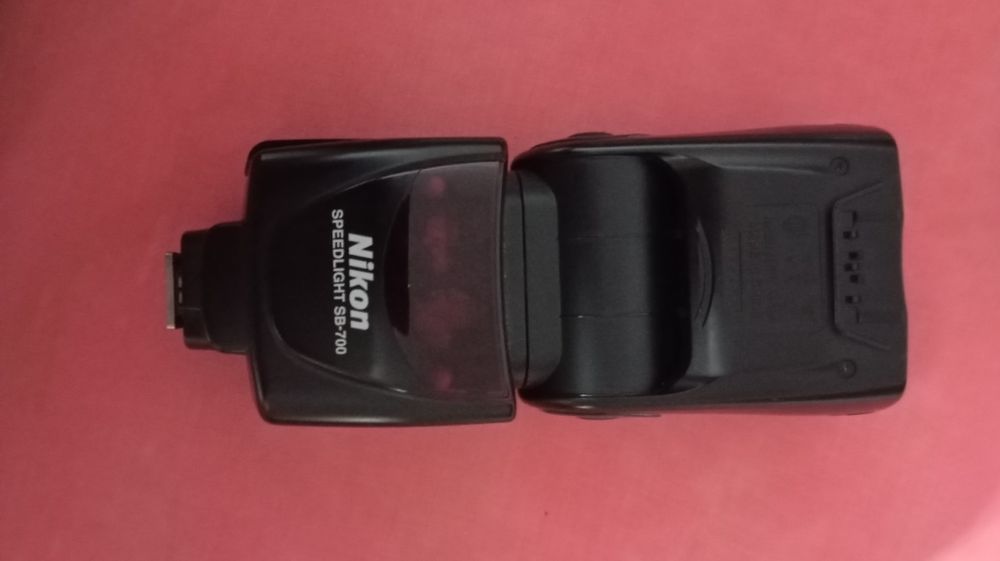 Blitz speedlite Nikon SB700 în stare foarte bună