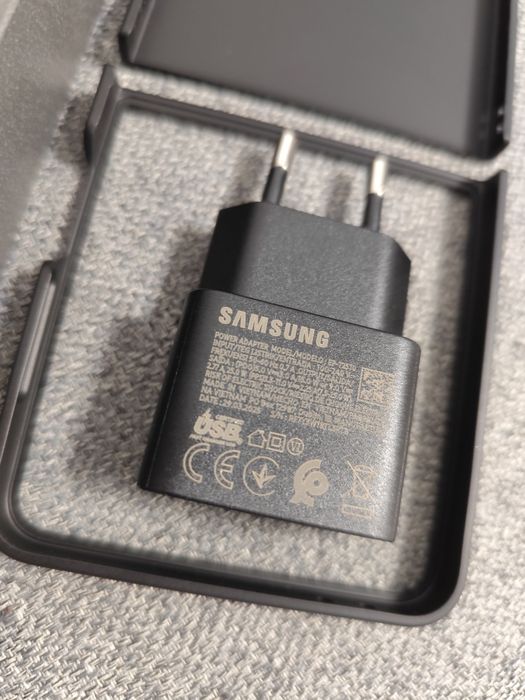 Samsung Z Flip 7 256GB / 12GB RAM