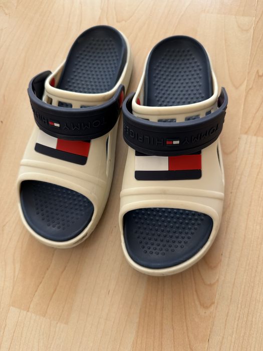 Tommy Hilfiger чехли