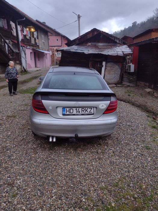 Se vinde Mercedes Benz mai multe detalii la telefon sau mesaj