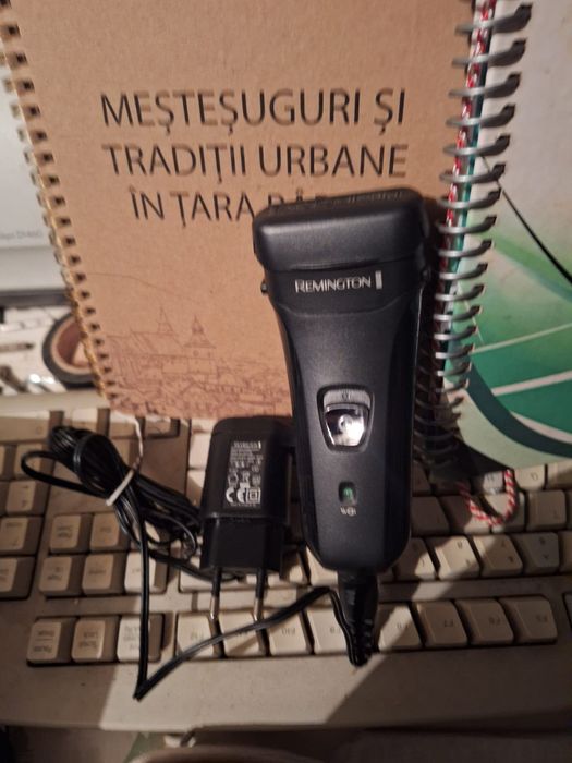 Aparat de bărbierit electric Remington