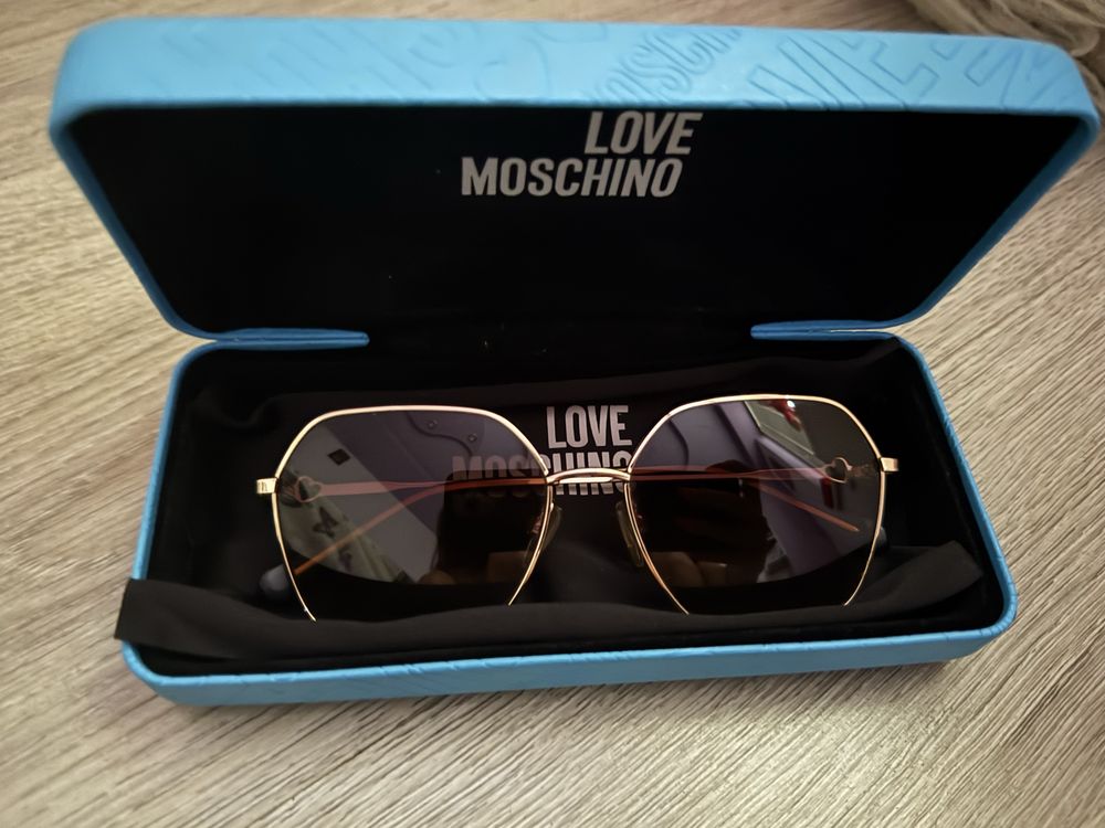 Дамски слънчеви очила Love Moschino оргинални