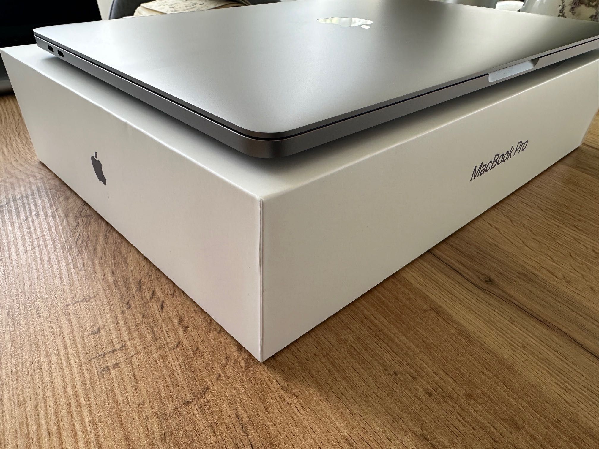 MacBook Pro 13" M1 Chip 8-Core CPU, 8-Core GPU, 8GB RAM, 256GB SSD