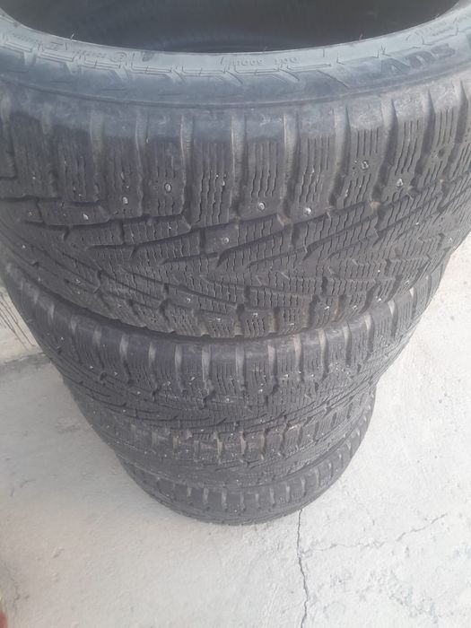 Продаётся Шины б/у R20