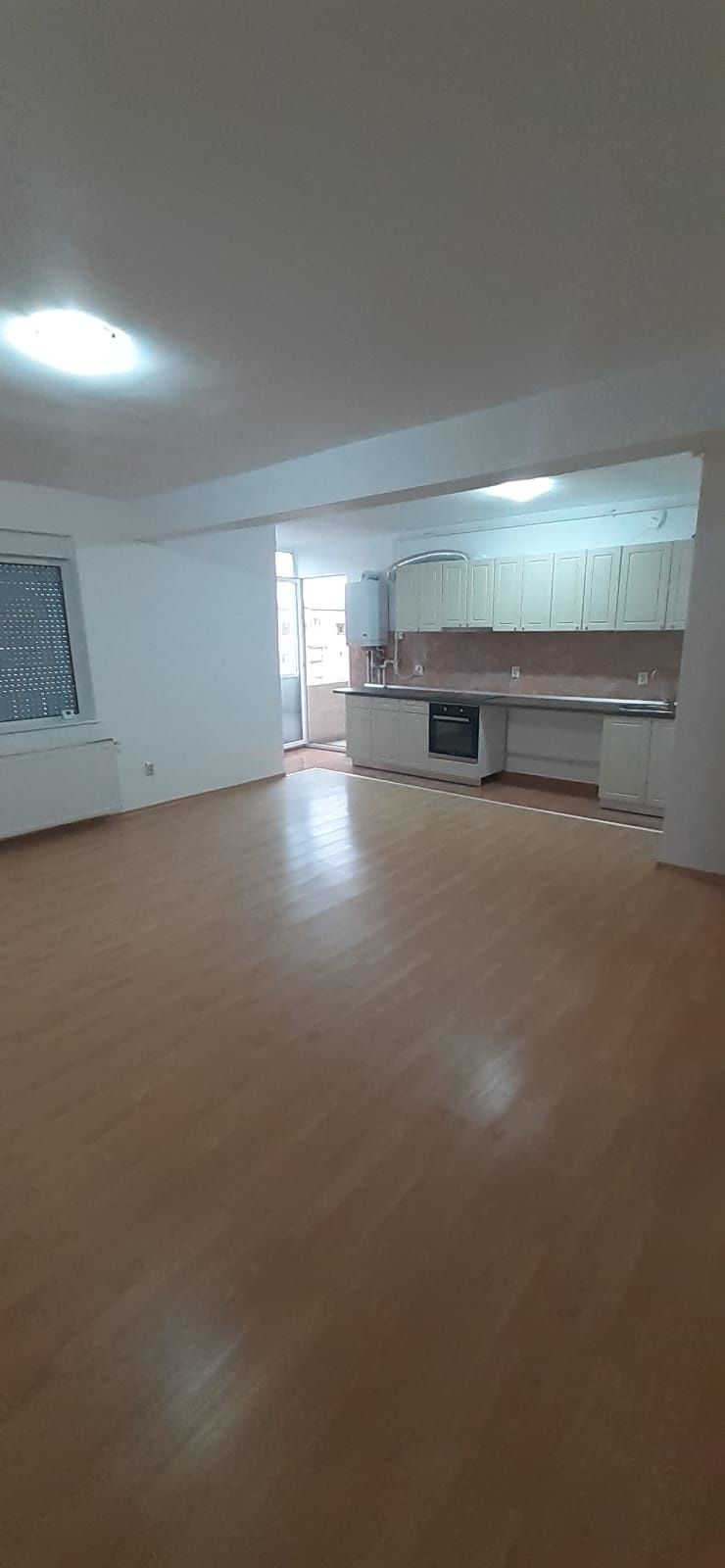 Apartament 3 camere nemobilat zona Stadion