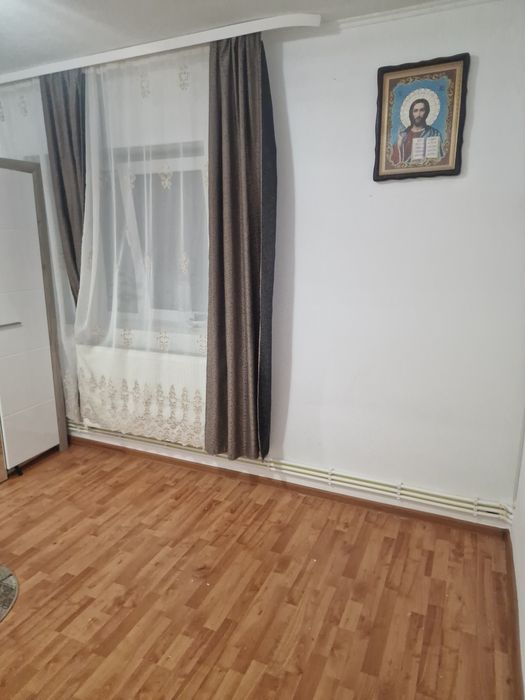 Vând garsoniera etaj 1 falticeni