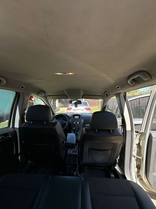 Vând Opel Zafira