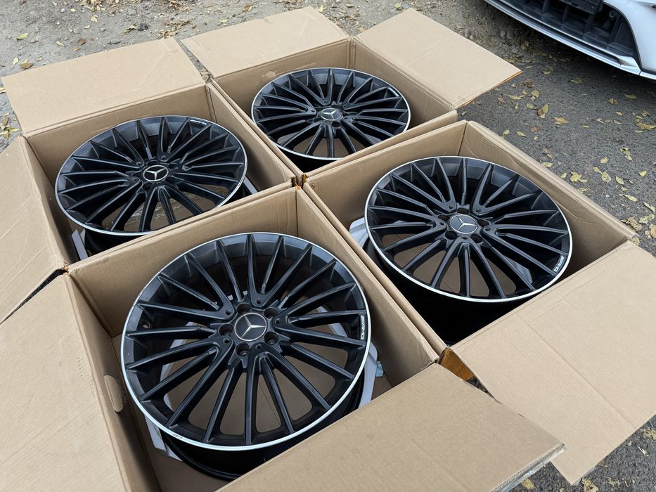 Оригинальные диски Mercedes GLA45 AMG R20 в идеале