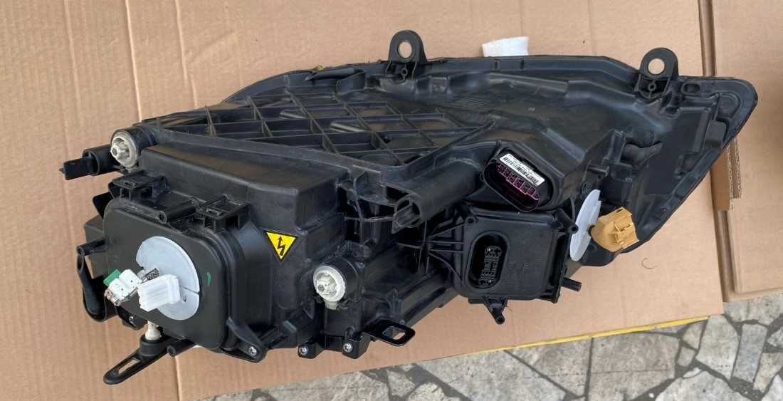 Оригинален фар HELLA за Фолкваген Туарег (VW Touareg) Facelift