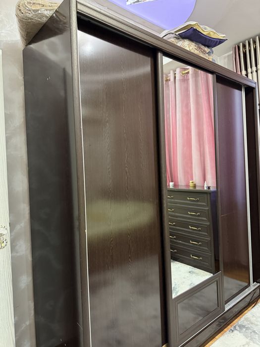 Продается спальный гарнитур,кухонный уголок и ковер